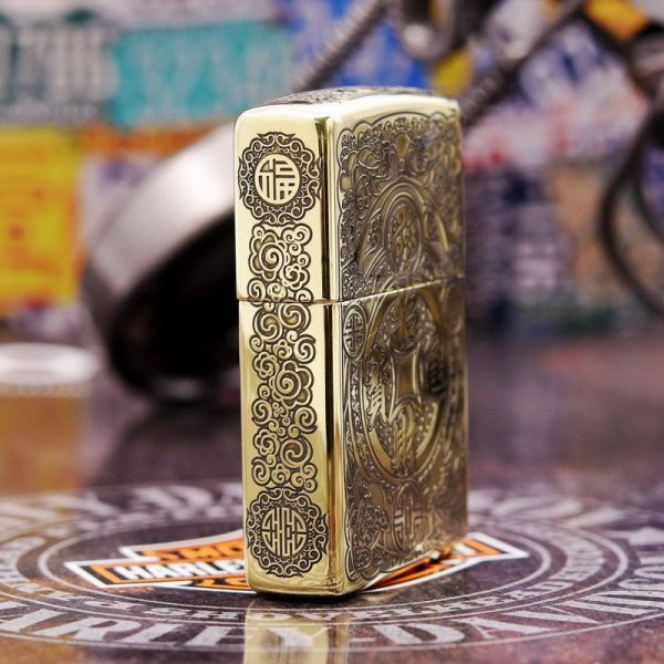 bật lửa zippo họa tiết màu vàng