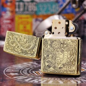 bật lửa zippo họa tiết màu vàng