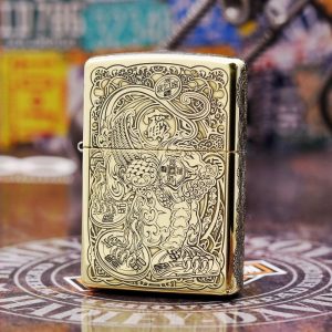 bật lửa zippo họa tiết màu vàng