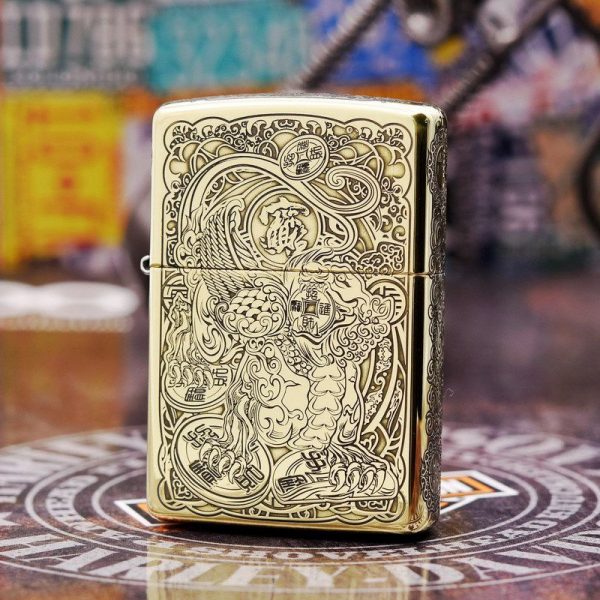 bật lửa zippo họa tiết màu vàng