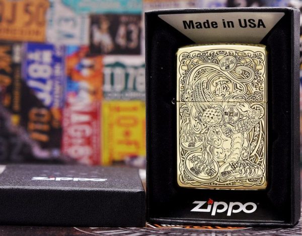 bật lửa zippo họa tiết màu vàng