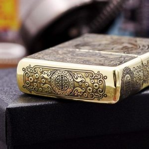 bật lửa zippo họa tiết màu vàng