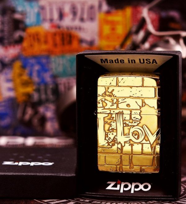 bật lửa zippo màu vang họa tiết chứ love