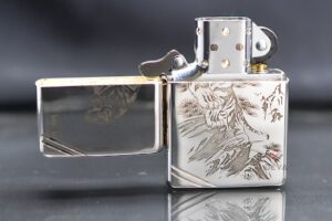 Bật lửa Zippo bạc khối biểu tượng cho ý chí mạnh mẽ